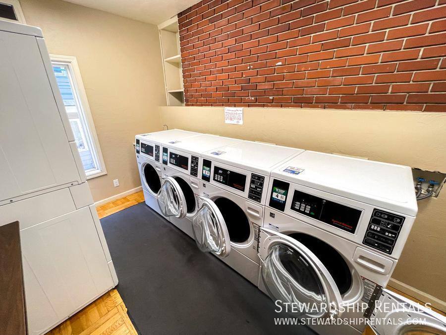 Apartment for rent at 1827 Harris St #302 M, Eugene, OR 97403