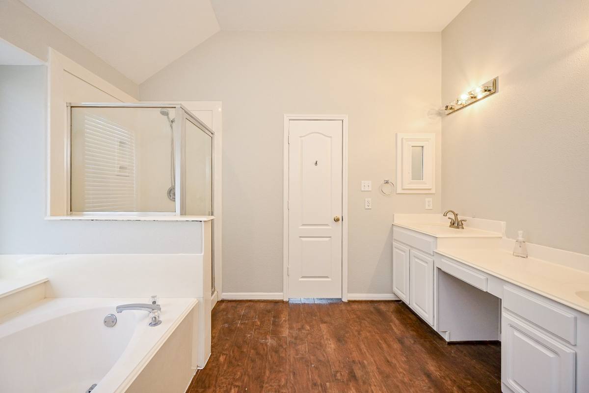 Apartment for rent at 12210 Ferncrest Court, Houston, TX 77070