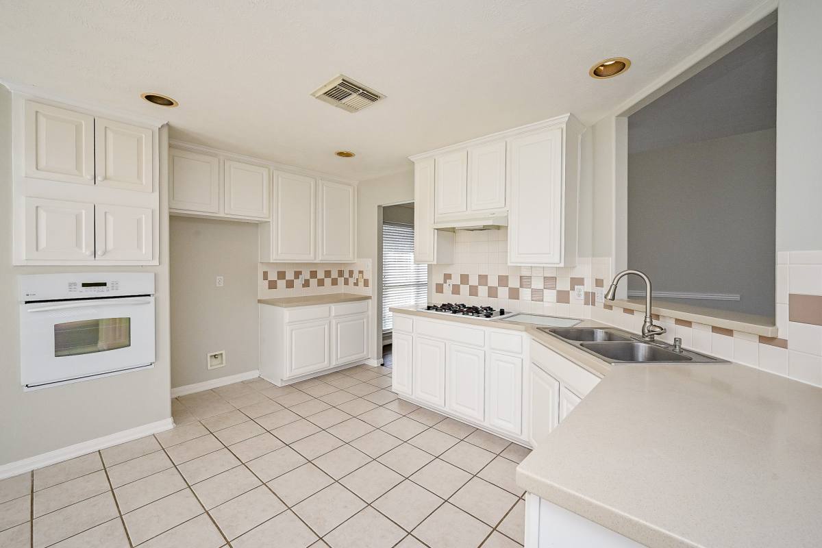 Apartment for rent at 12210 Ferncrest Court, Houston, TX 77070