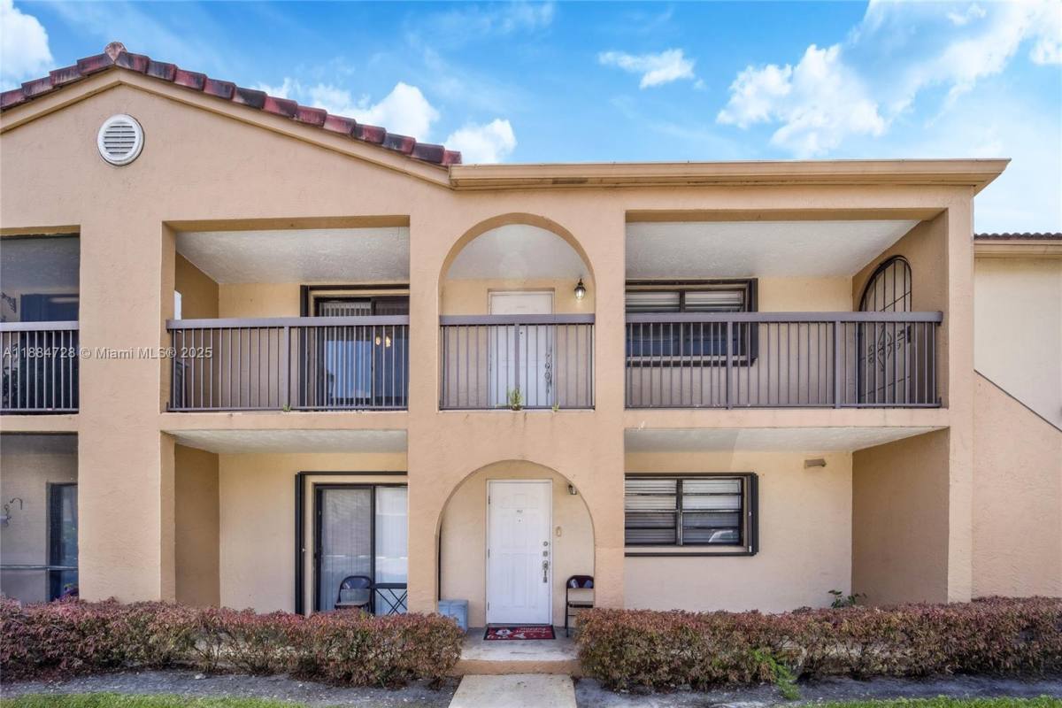 Apartment for rent at 18220 Mediterranean Blvd #618, Hialeah, FL 33015