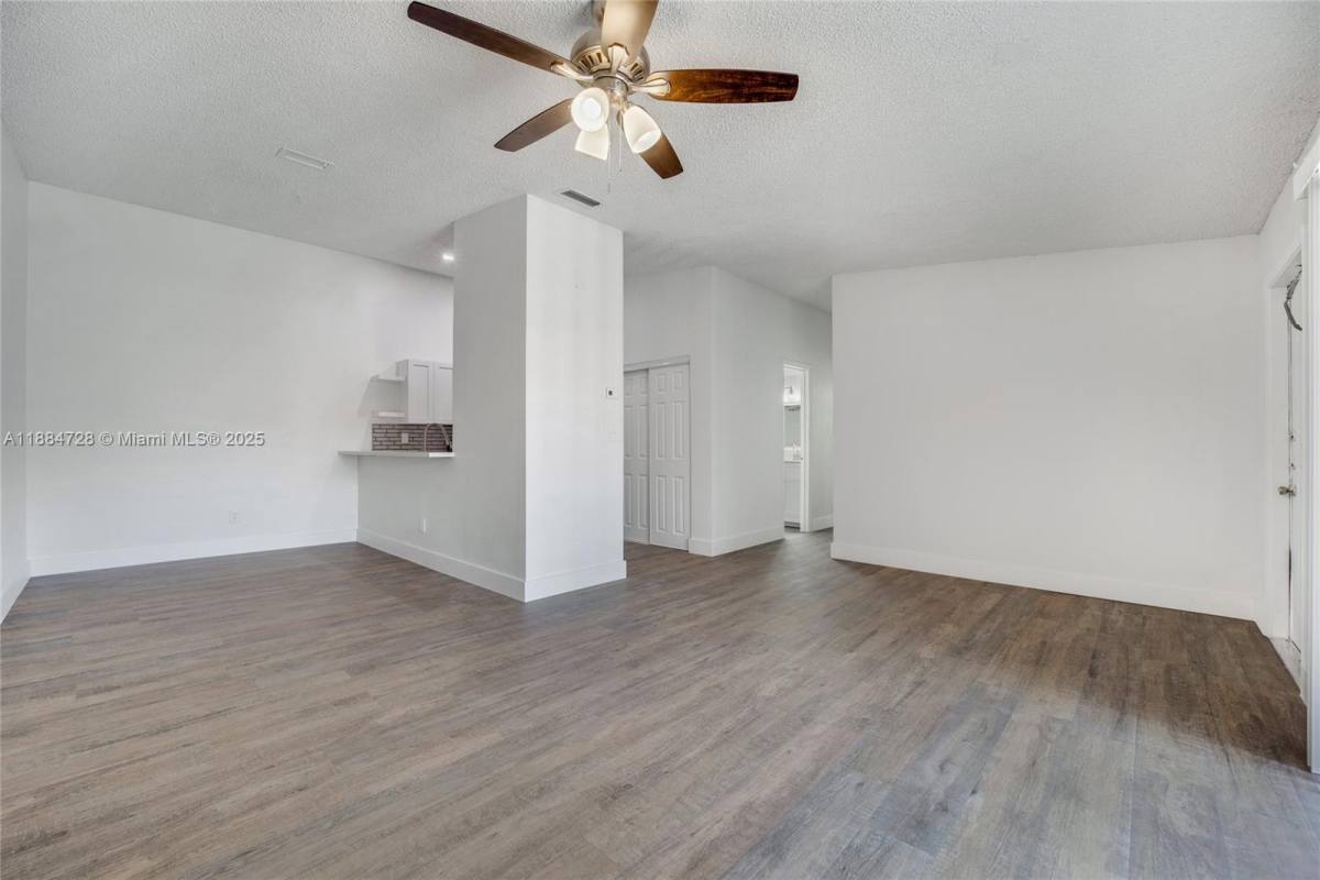 Apartment for rent at 18220 Mediterranean Blvd #618, Hialeah, FL 33015