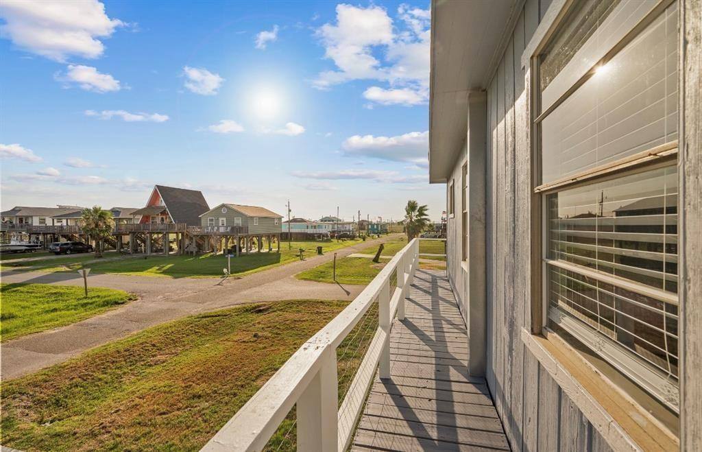 Apartment for rent at 1019 Treaty Dr, Freeport, TX 77541