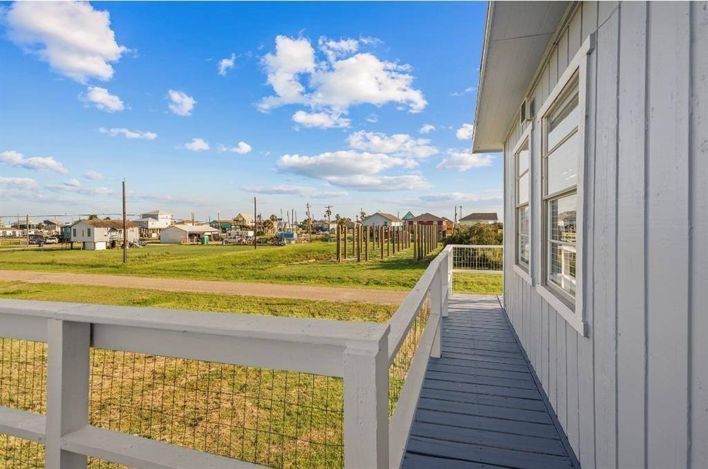 Apartment for rent at 1019 Treaty Dr, Freeport, TX 77541