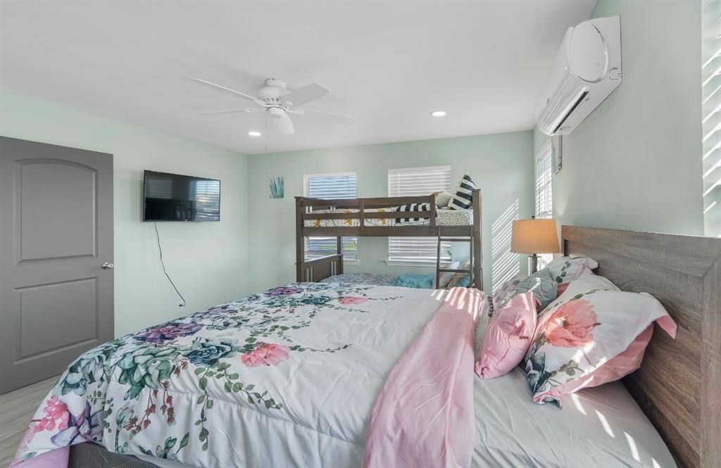 Apartment for rent at 1019 Treaty Dr, Freeport, TX 77541