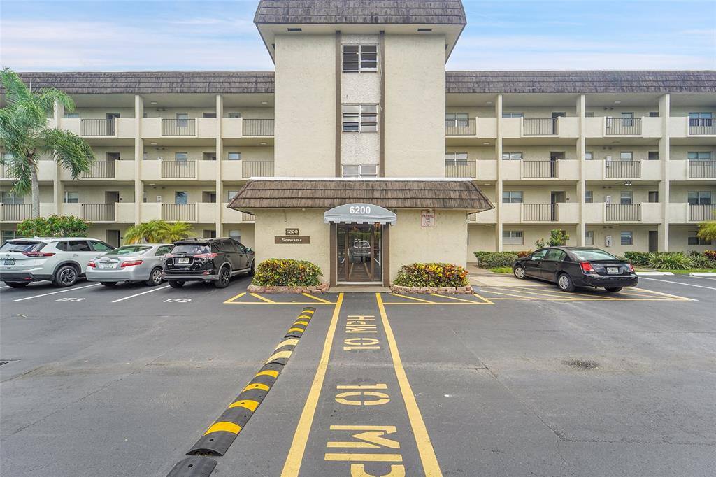 Apartment for rent at 6200 NW 44th St #106, Fort Lauderdale, FL 33319