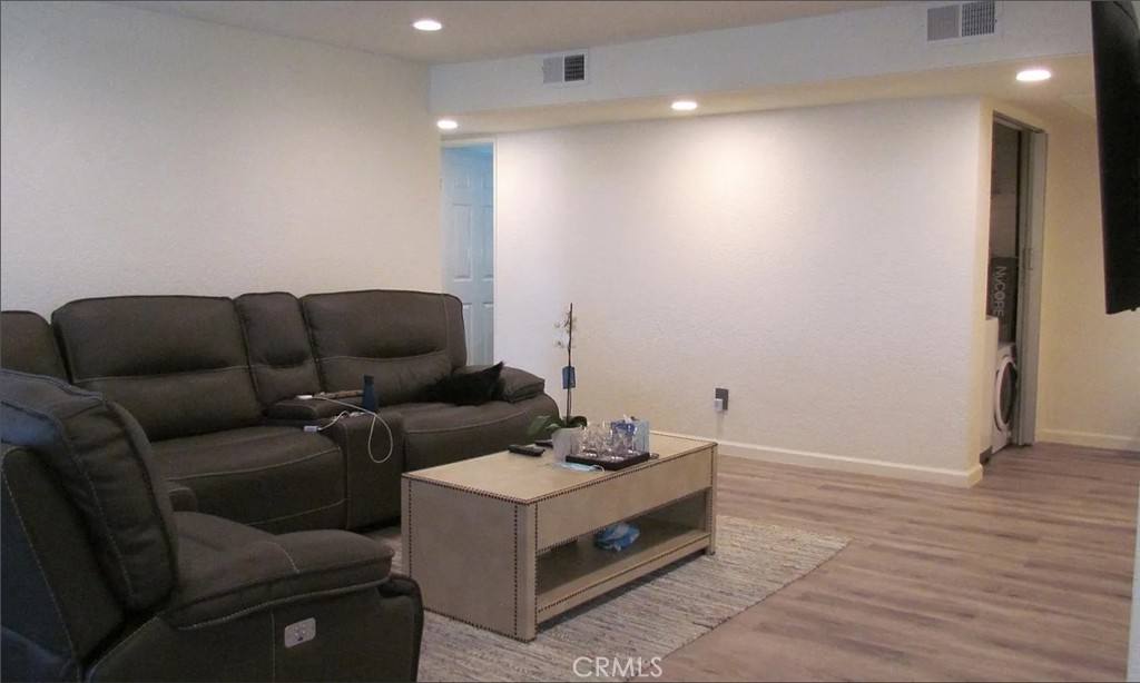 Townhouse for rent at 22041 Costanso St #103, Woodland Hills, CA 91364