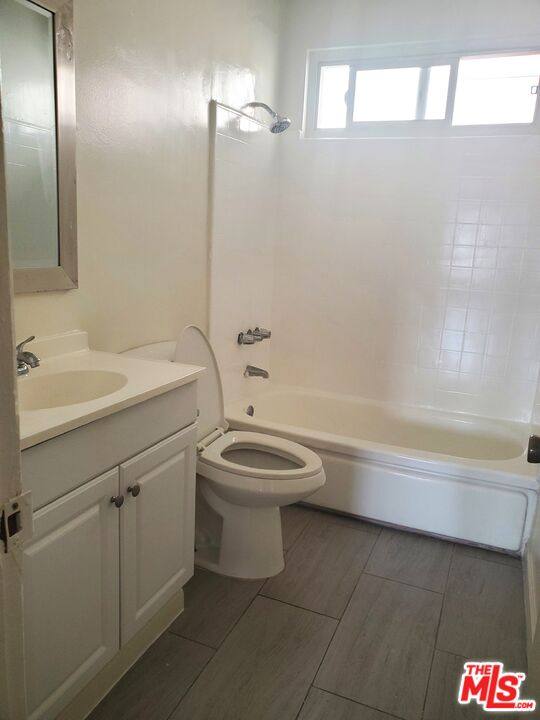 Apartment for rent at 1059 S Norton Ave #10, Los Angeles, CA 90019