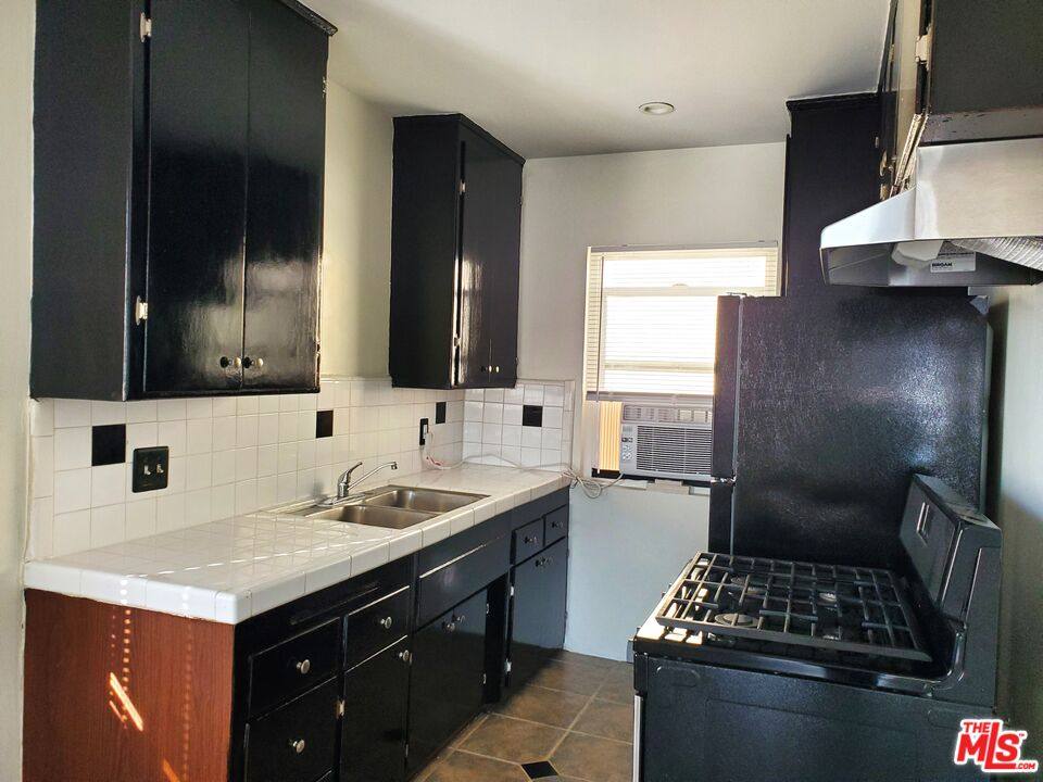 Apartment for rent at 1059 S Norton Ave #10, Los Angeles, CA 90019