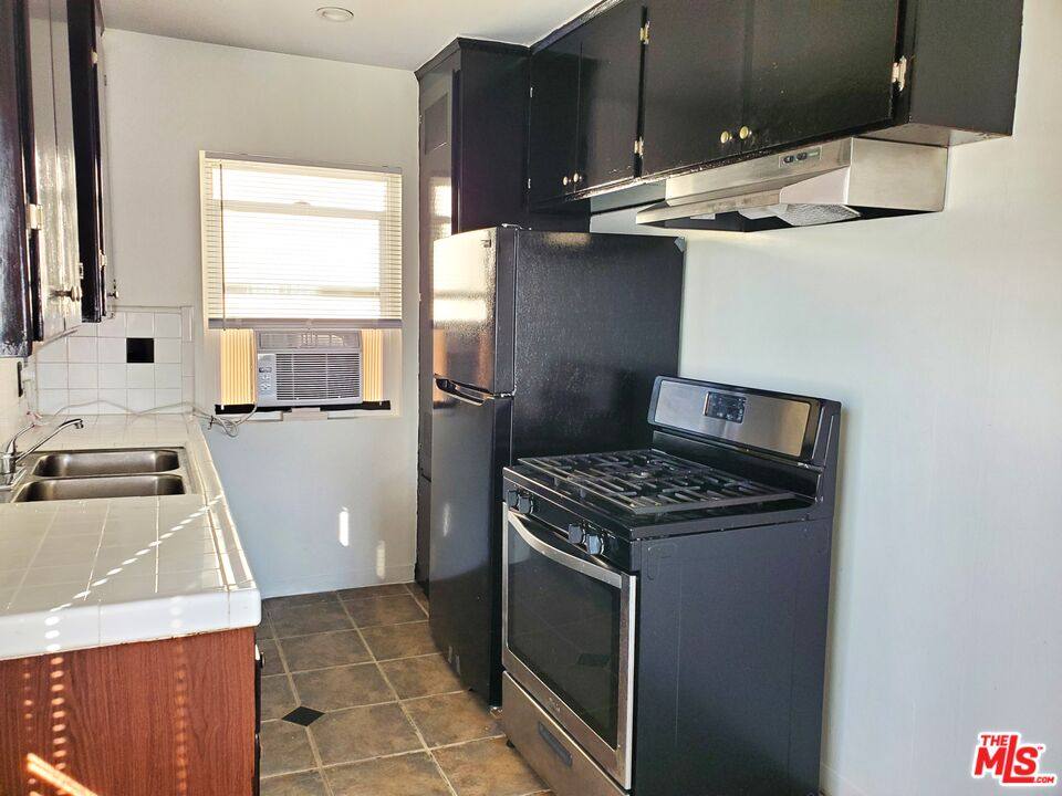 Apartment for rent at 1059 S Norton Ave #10, Los Angeles, CA 90019