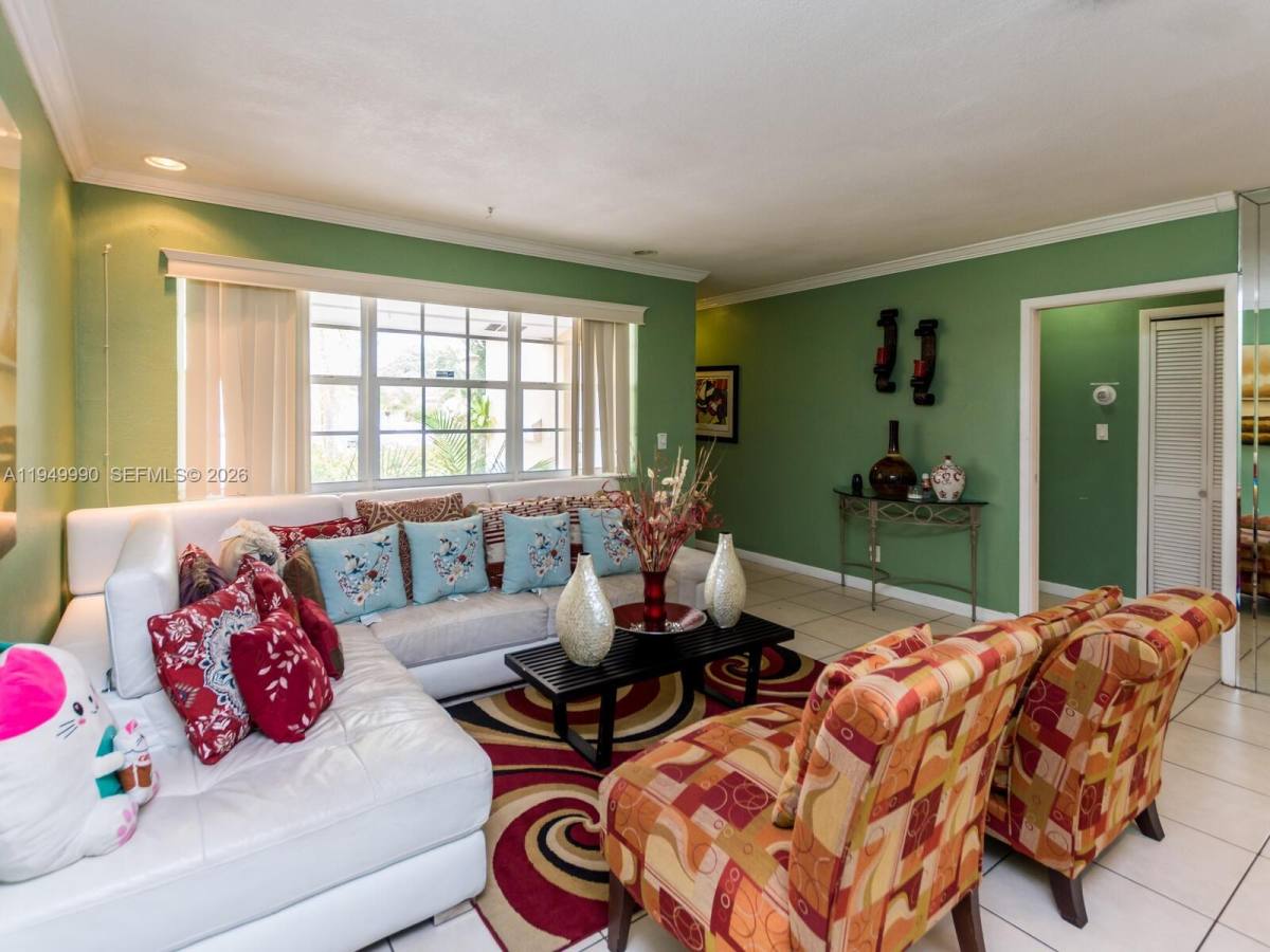 Apartment for rent at 5524 Garfield St, Hollywood, FL 33021