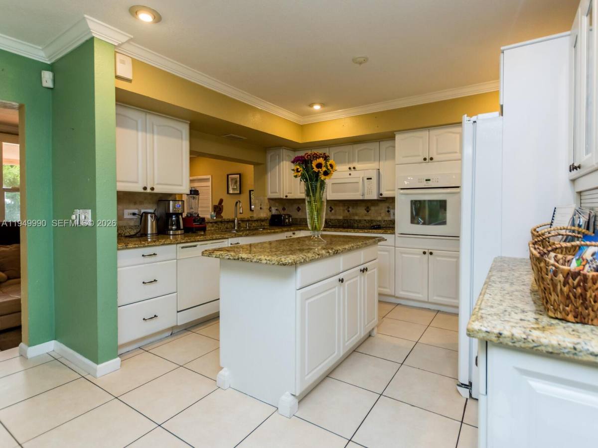 Apartment for rent at 5524 Garfield St, Hollywood, FL 33021