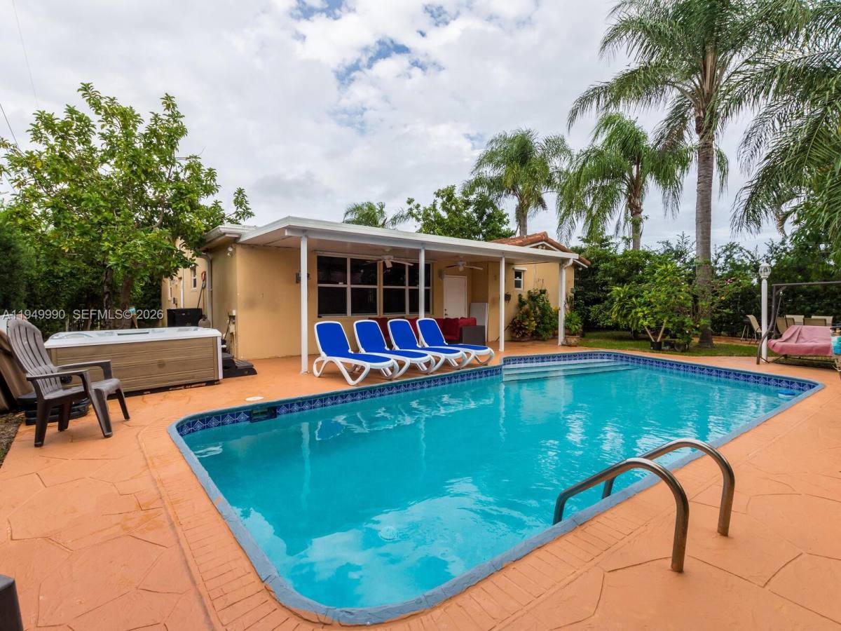Apartment for rent at 5524 Garfield St, Hollywood, FL 33021