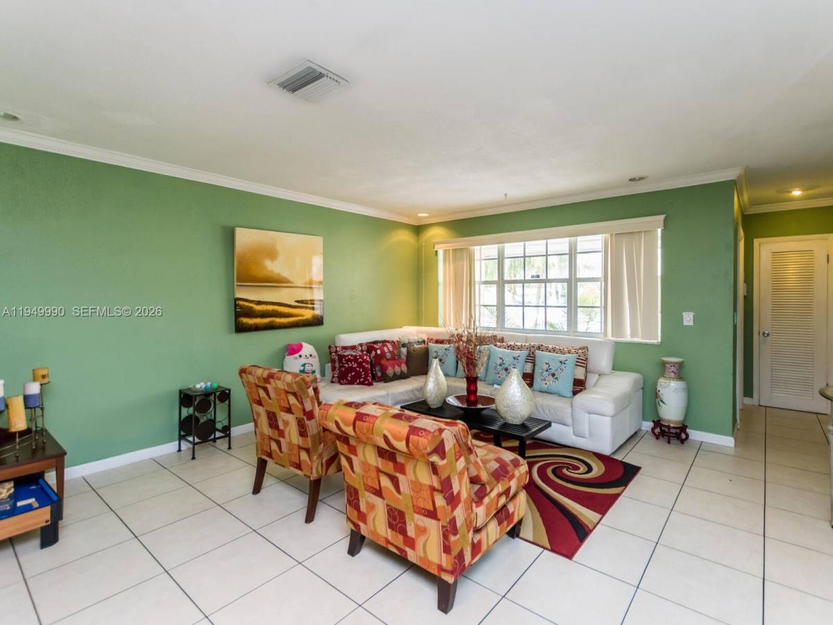 Apartment for rent at 5524 Garfield St, Hollywood, FL 33021