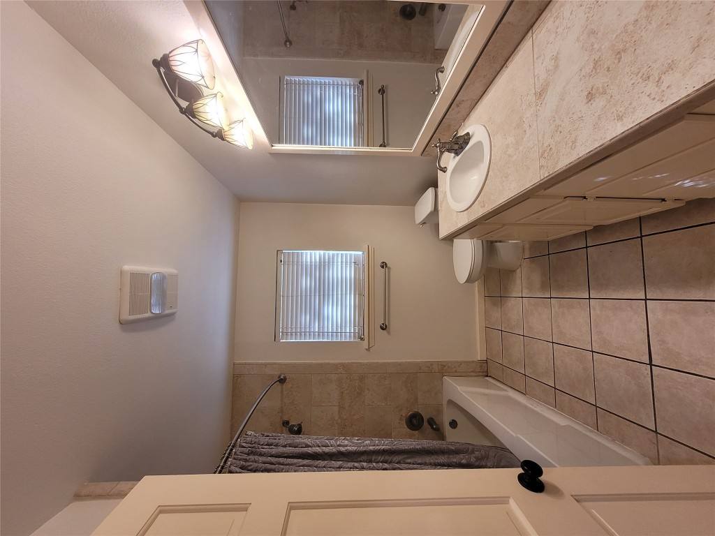 Apartment for rent at 306 E Anderson Ave #306, Round Rock, TX 78664