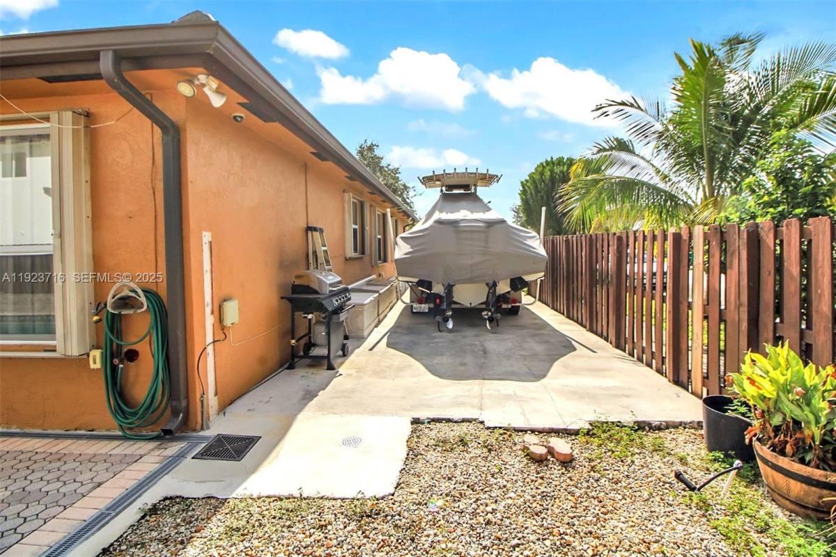 15875 SW 149th Lane, Miami, FL 33196 - Apartment For Rent - Image 6