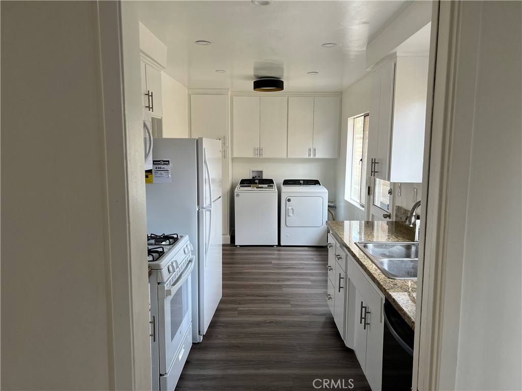 Apartment for rent at 6109 S La Cienega Blvd, Los Angeles, CA 90056