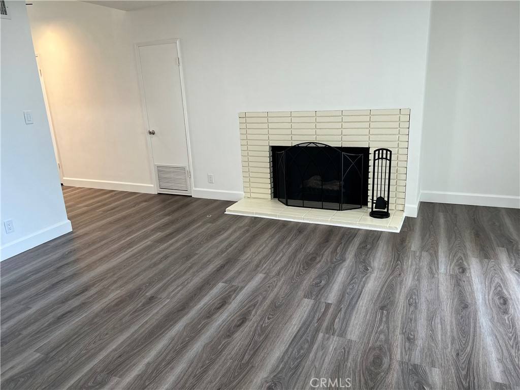 Apartment for rent at 6109 S La Cienega Blvd, Los Angeles, CA 90056