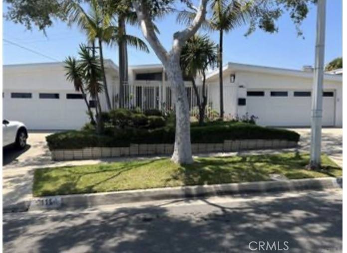 Apartment for rent at 6109 S La Cienega Blvd, Los Angeles, CA 90056
