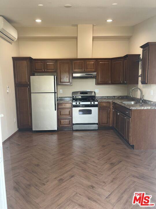 Apartment for rent at 16925 Dormie Place #16925ADU, Encino, CA 91436