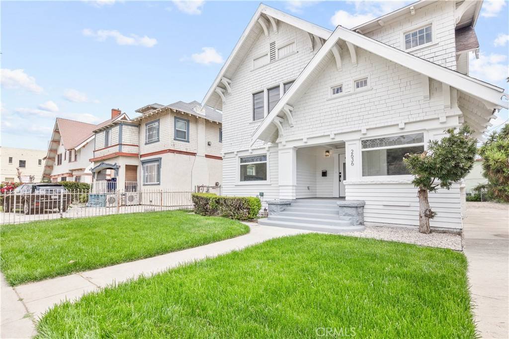 Apartment for rent at 2636 Normandie Ave, Los Angeles, CA 90007