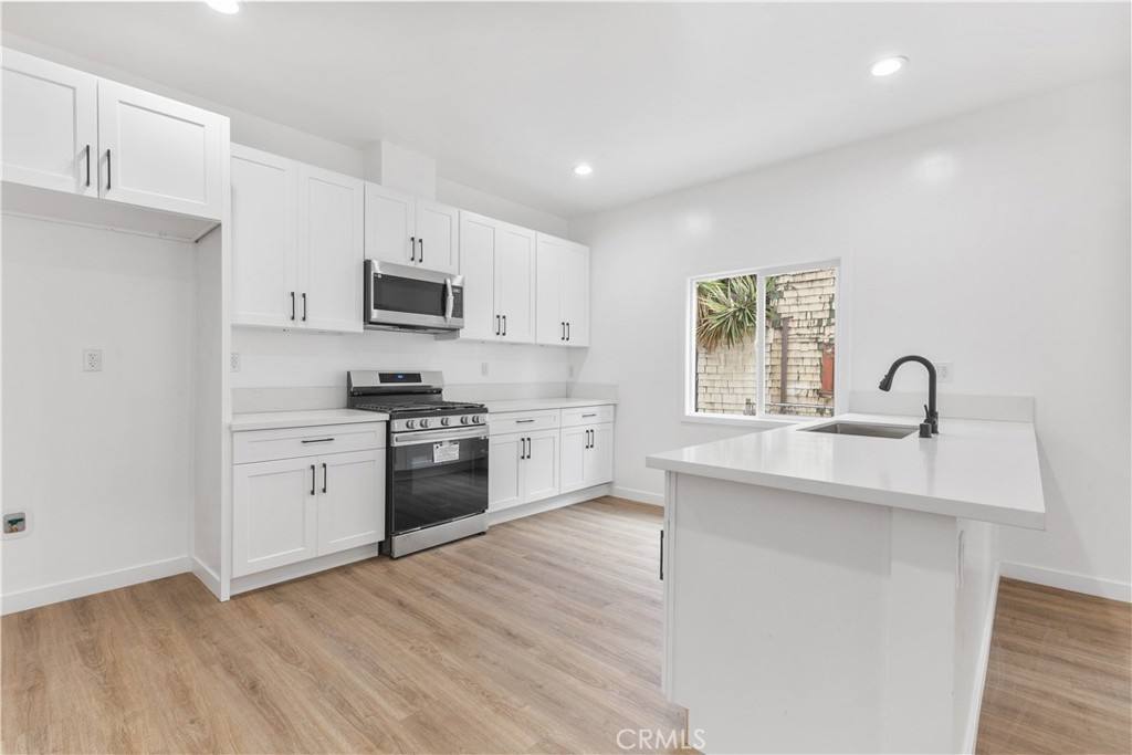 Apartment for rent at 2636 Normandie Ave, Los Angeles, CA 90007