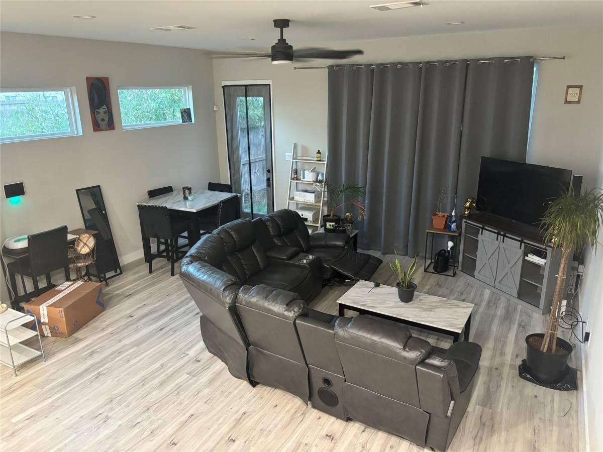 Apartment for rent at 6831 Paris St, Houston, TX 77021