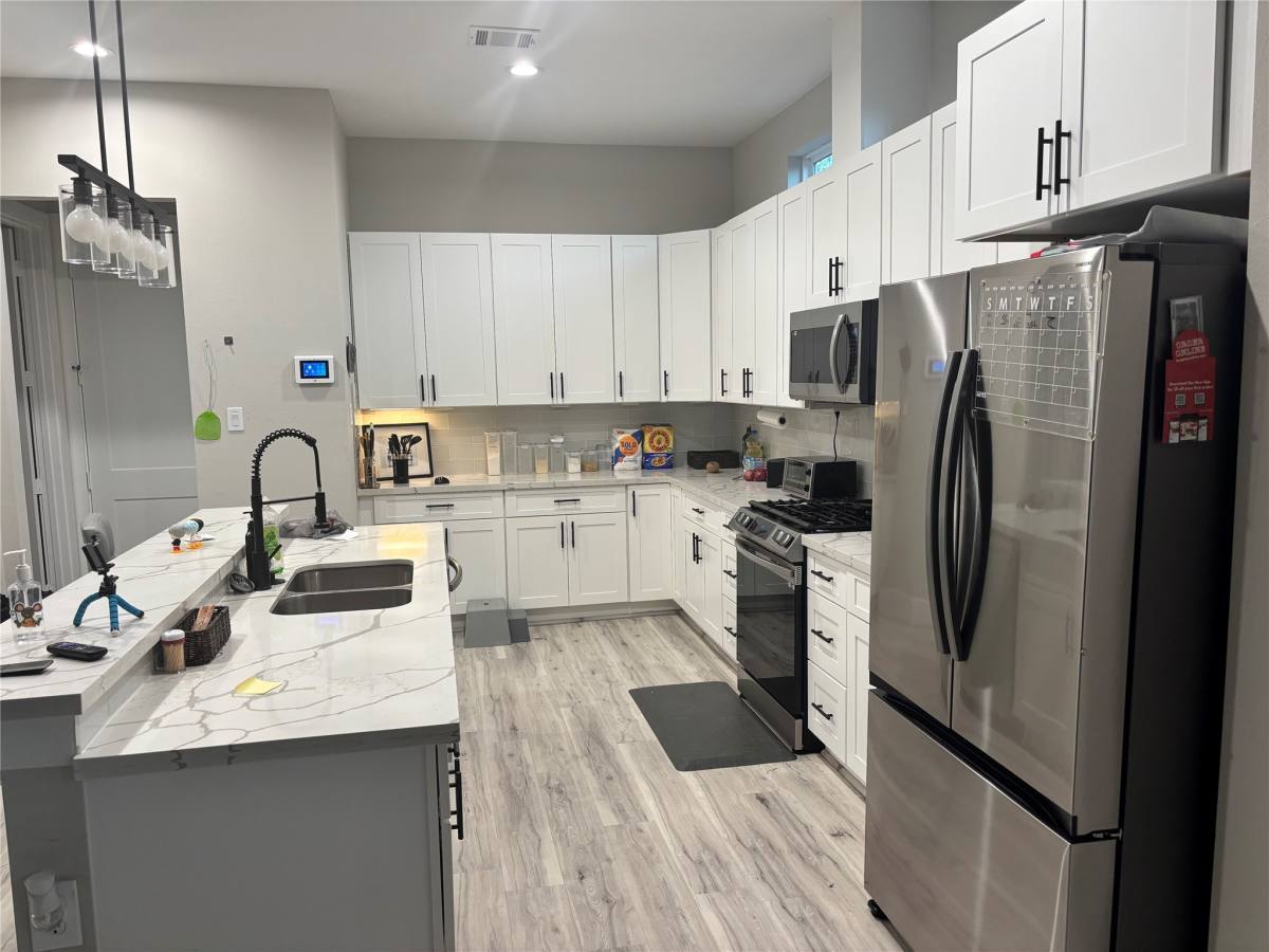 Apartment for rent at 6831 Paris St, Houston, TX 77021
