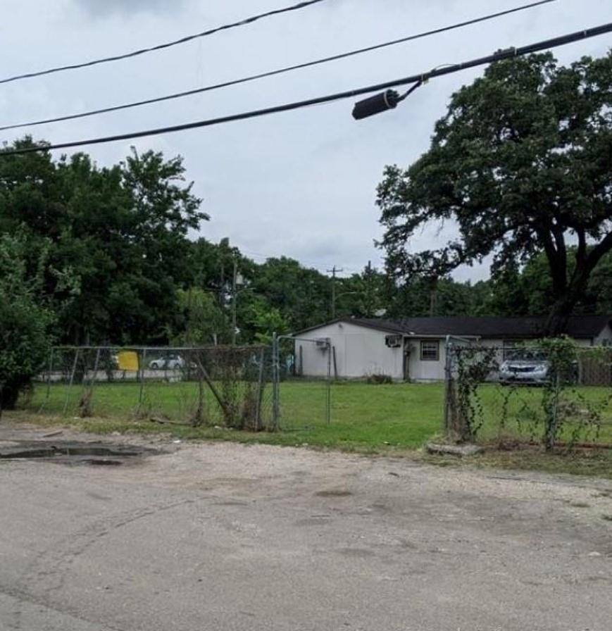 Apartment for rent at 2002 Jensen Dr, Houston, TX 77026