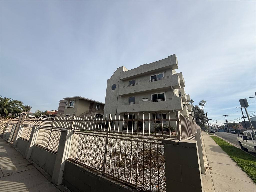 Apartment for rent at 400 N Hobart Blvd #301, Los Angeles, CA 90004