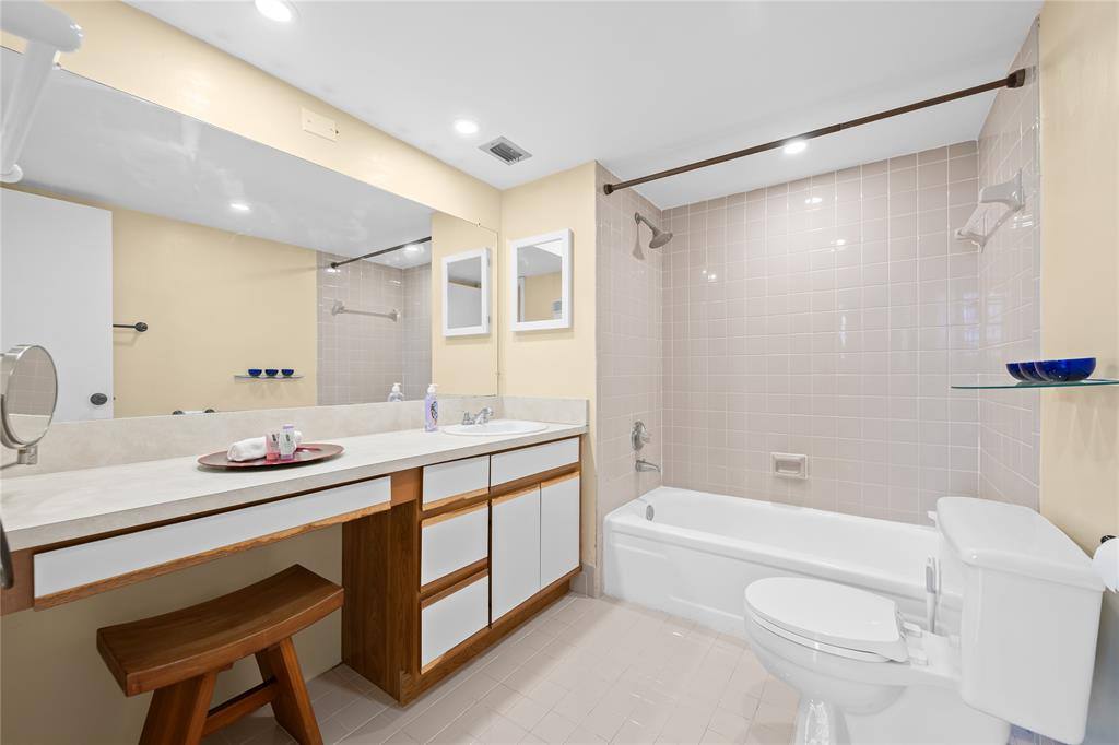 Condo for rent at 3300 W Rolling Hills Circle #610, Fort Lauderdale, FL 33328