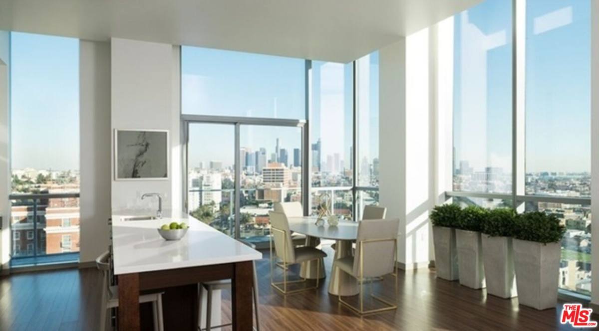 Apartment for rent at 3033 Wilshire Blvd #1401, Los Angeles, CA 90020