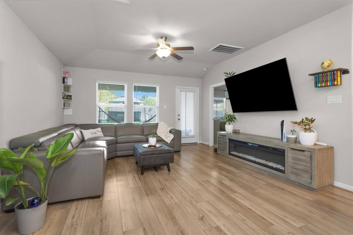 Apartment for rent at 18544 Meadow Point Lane, Montgomery, TX 77316