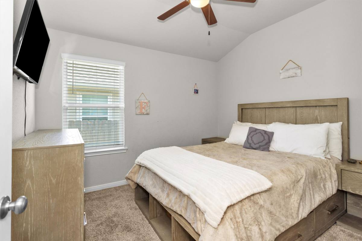 Apartment for rent at 18544 Meadow Point Lane, Montgomery, TX 77316