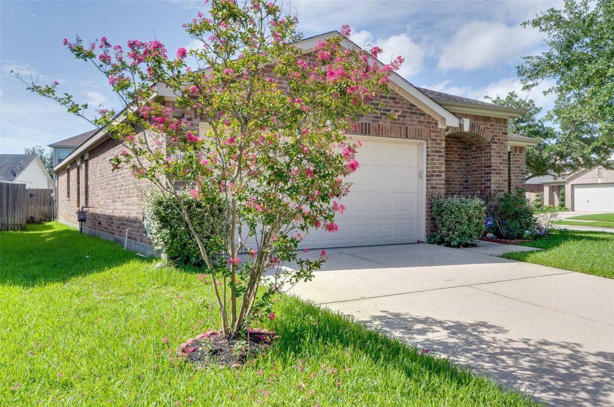 Apartment for rent at 3302 Legends Landing Dr, Spring, TX 77386