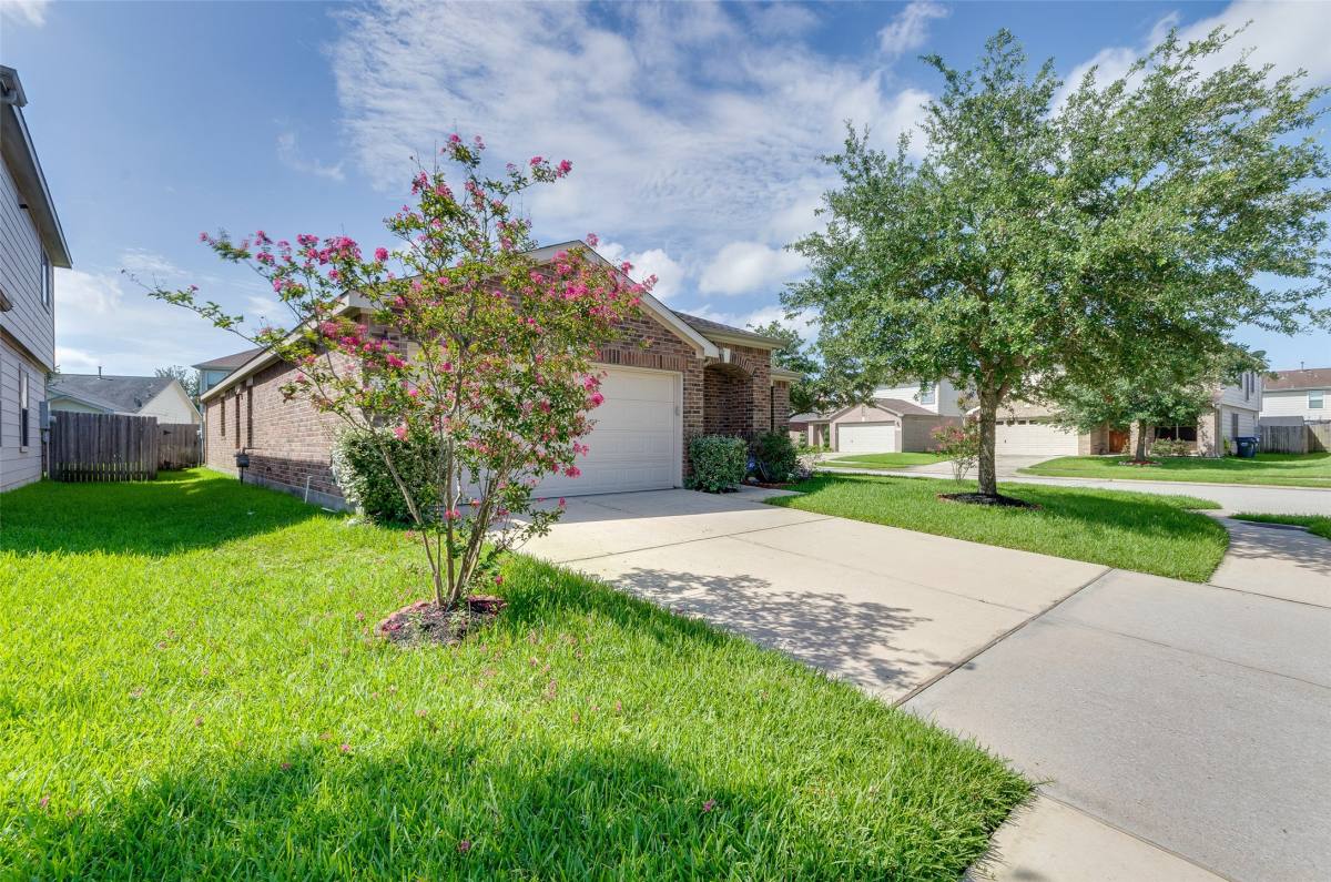 Apartment for rent at 3302 Legends Landing Dr, Spring, TX 77386