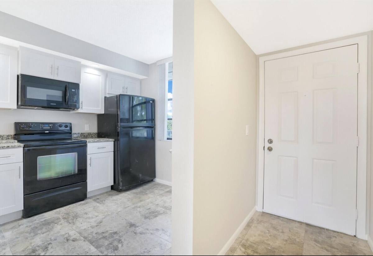 Apartment for rent at 3636 Whitehall Dr #401, West Palm Beach, FL 33401
