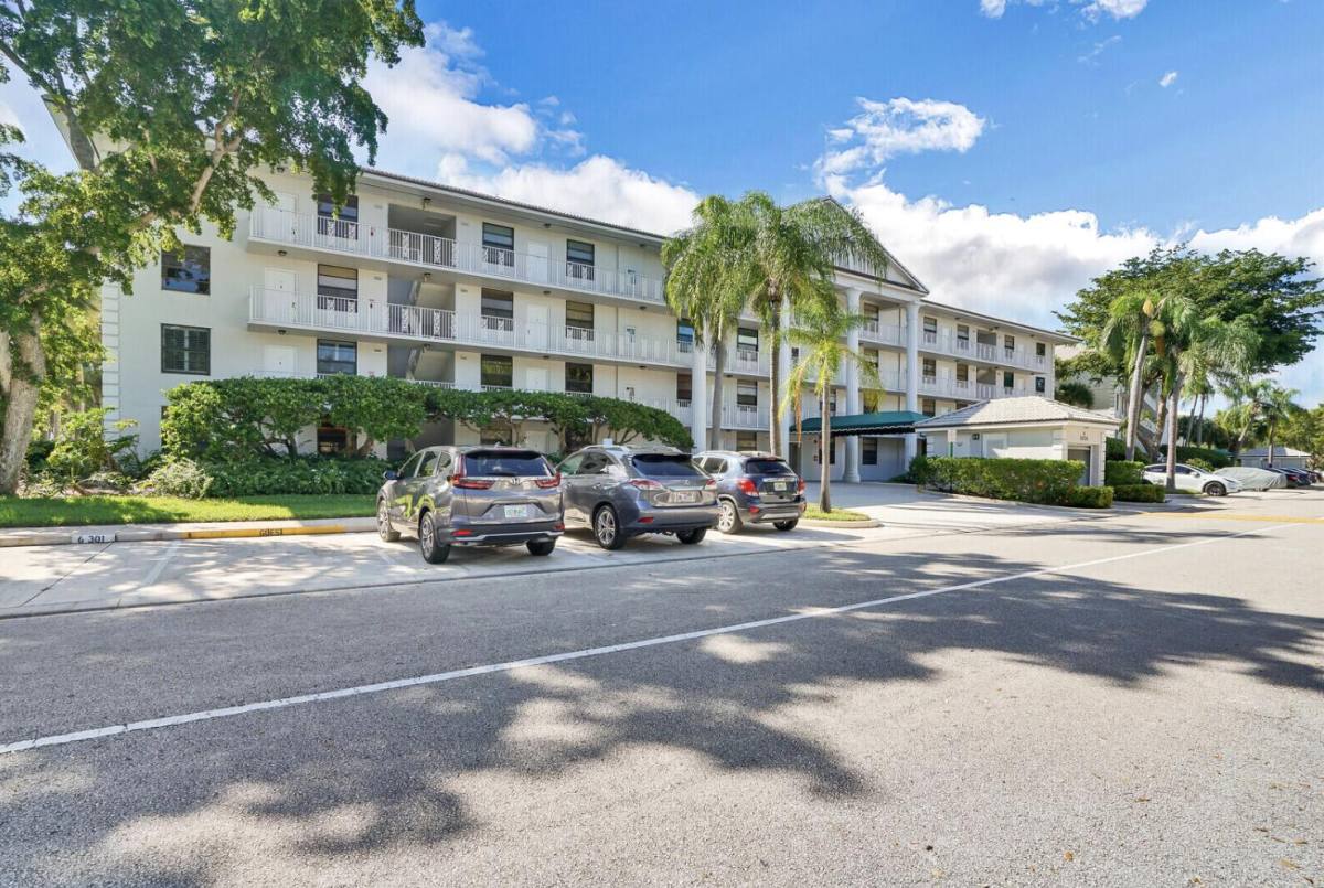Apartment for rent at 3636 Whitehall Dr #401, West Palm Beach, FL 33401
