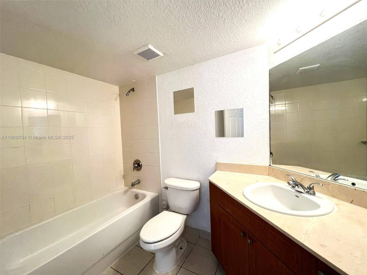 Apartment for rent at 13820 NE 3rd Court #109, Miami, FL 33161