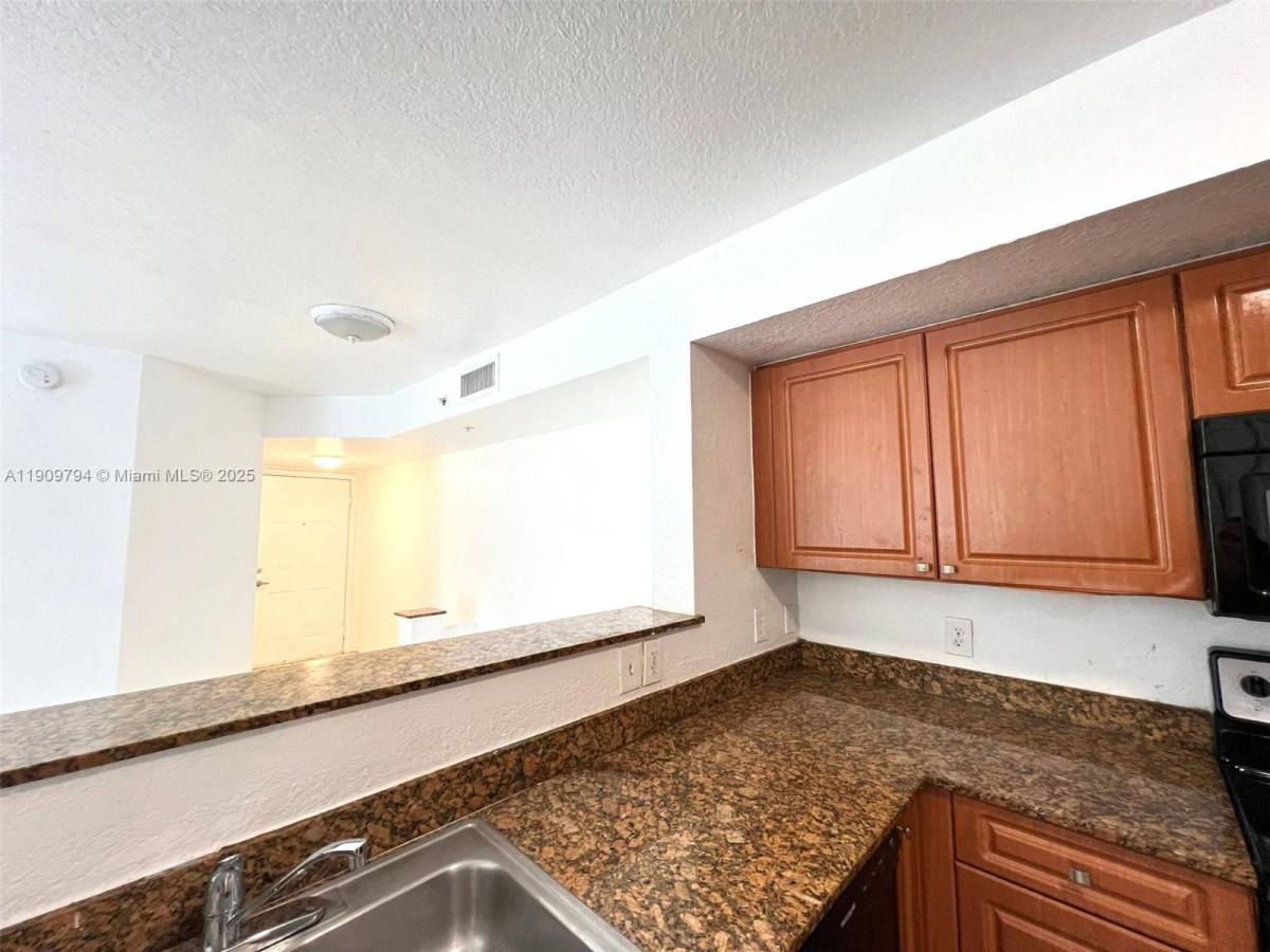 Apartment for rent at 13820 NE 3rd Court #109, Miami, FL 33161
