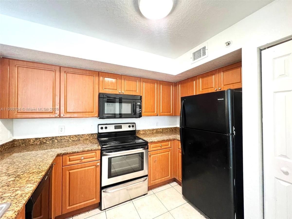 Apartment for rent at 13820 NE 3rd Court #109, Miami, FL 33161