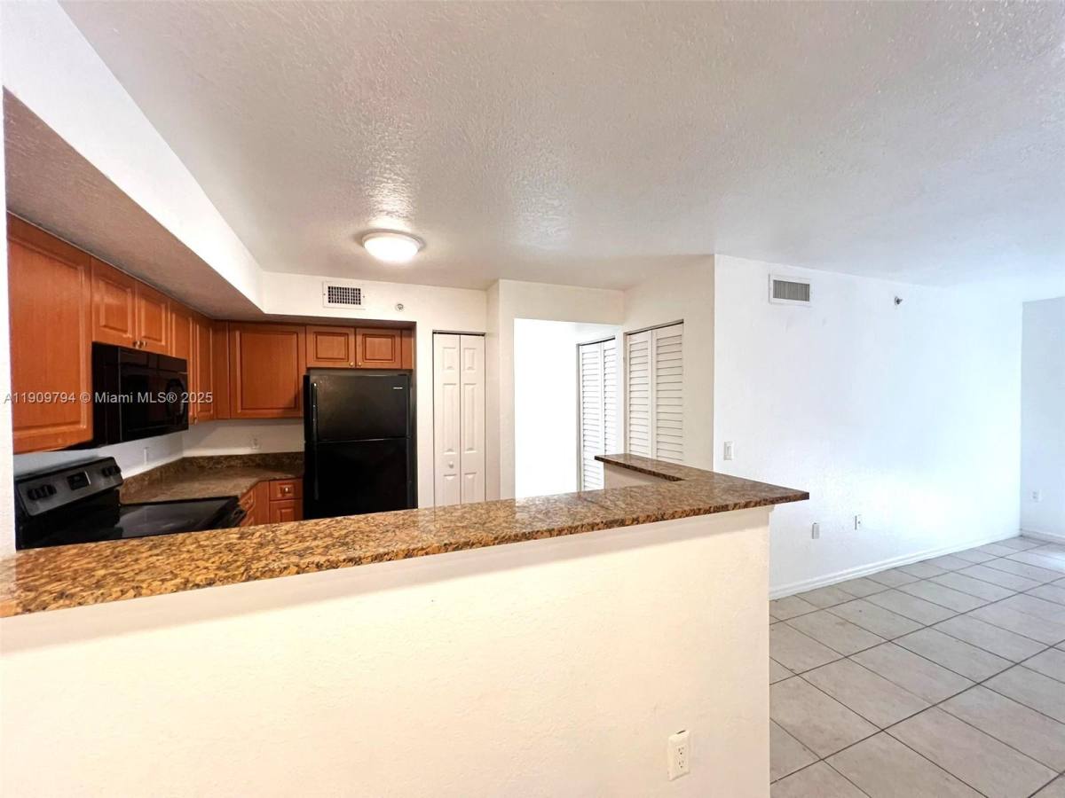 Apartment for rent at 13820 NE 3rd Court #109, Miami, FL 33161