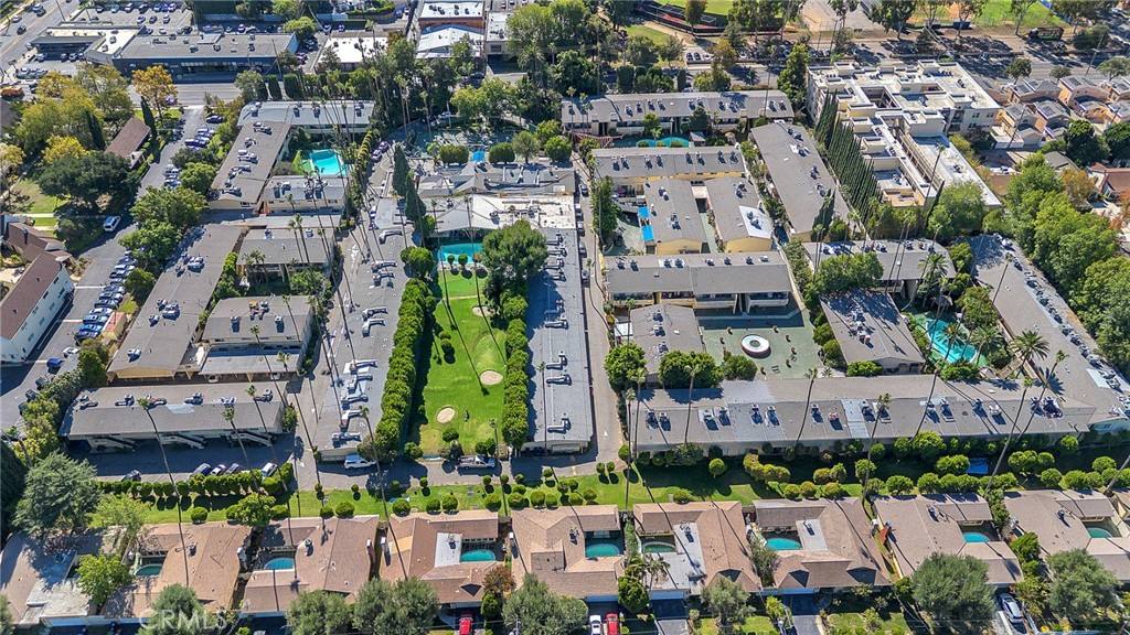 Townhouse for rent at 14241-2 Magnolia Blvd, Sherman Oaks, CA 91423