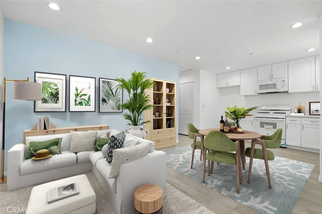 Townhouse for rent at 14241-2 Magnolia Blvd, Sherman Oaks, CA 91423