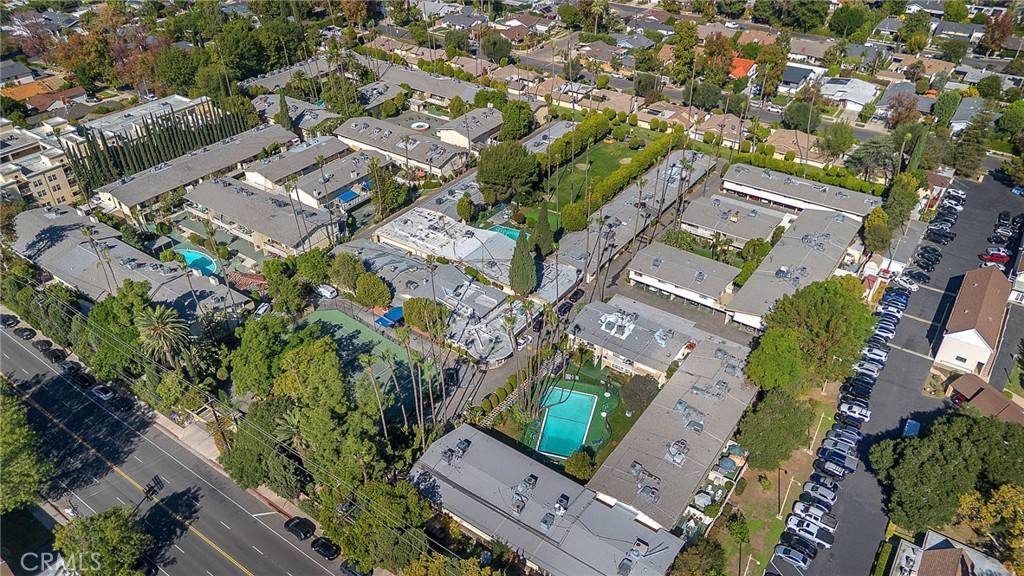 Townhouse for rent at 14241-2 Magnolia Blvd, Sherman Oaks, CA 91423
