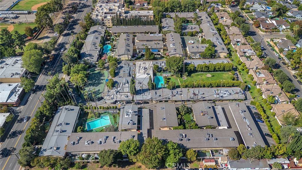Townhouse for rent at 14241-2 Magnolia Blvd, Sherman Oaks, CA 91423