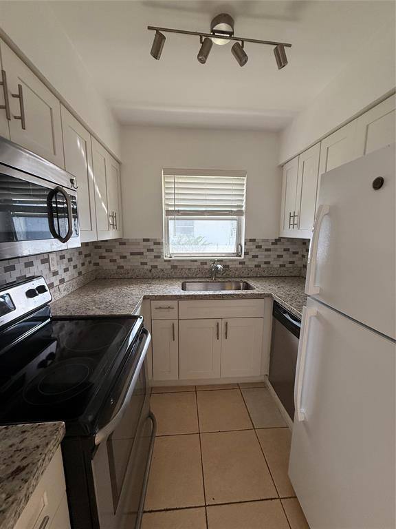 Apartment for rent at 237 SE Park St #237-2, Dania, FL 33004