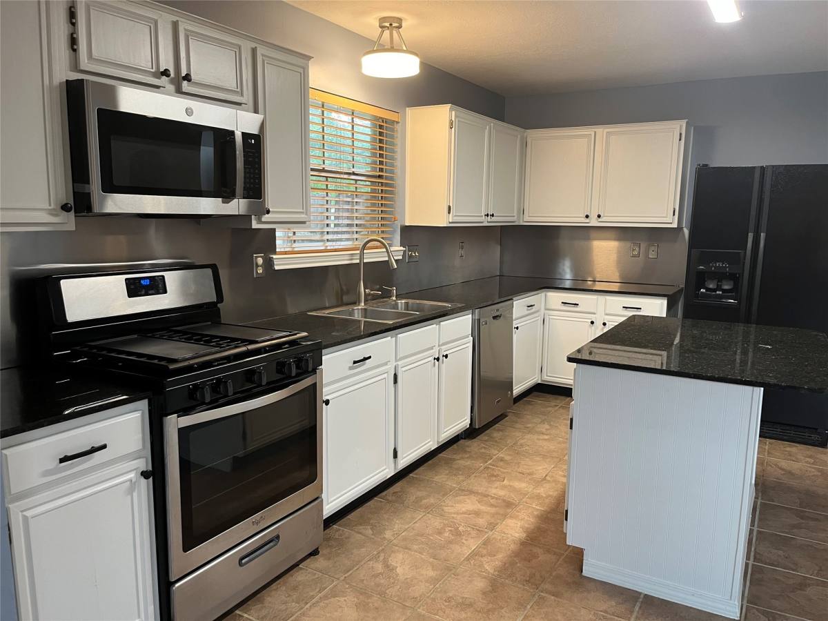 Apartment for rent at 11302 Meadowchase Dr, Houston, TX 77065