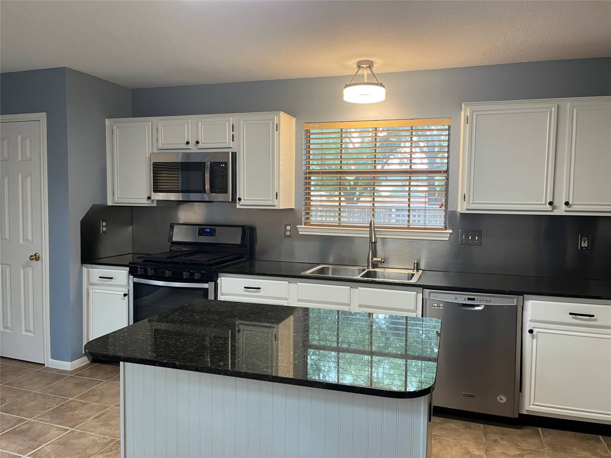 Apartment for rent at 11302 Meadowchase Dr, Houston, TX 77065