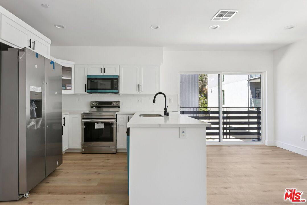 Apartment for rent at 2111 Holly Dr #2, Los Angeles, CA 90068