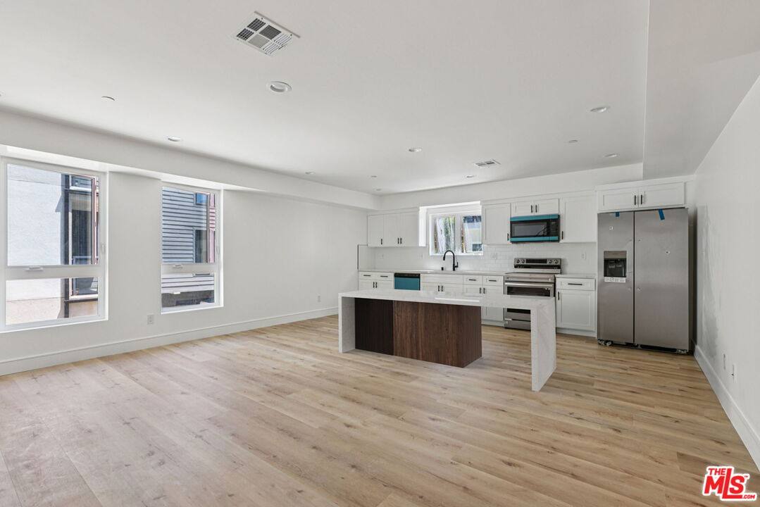Apartment for rent at 2111 Holly Dr #2, Los Angeles, CA 90068
